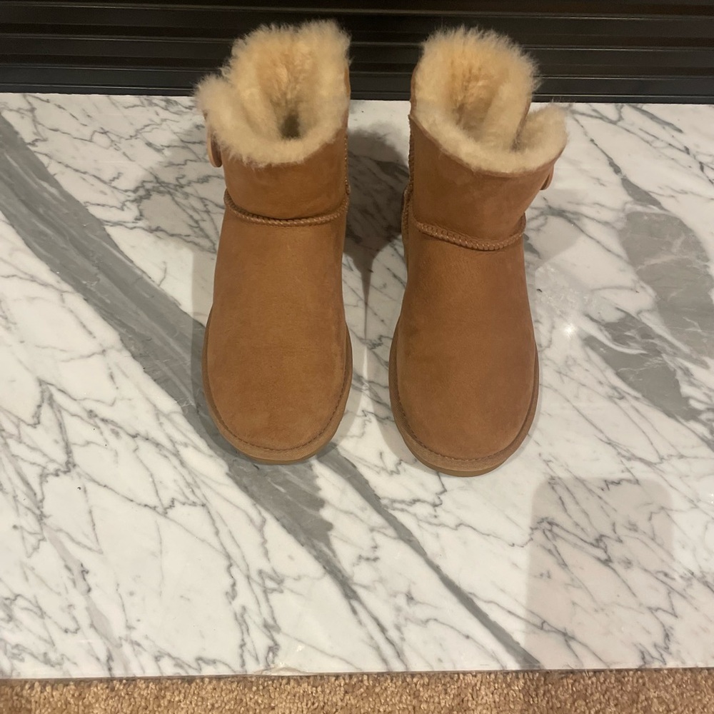 UGG Mini Bailey Button II - Picture 6 of 8
